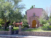 St. Paul's Episcopal Church holds church services in San Miguel de Allende
